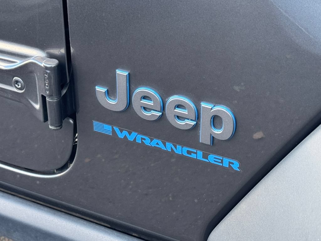 Used 2024 Jeep Wrangler Unlimited AWD/4WD image 5