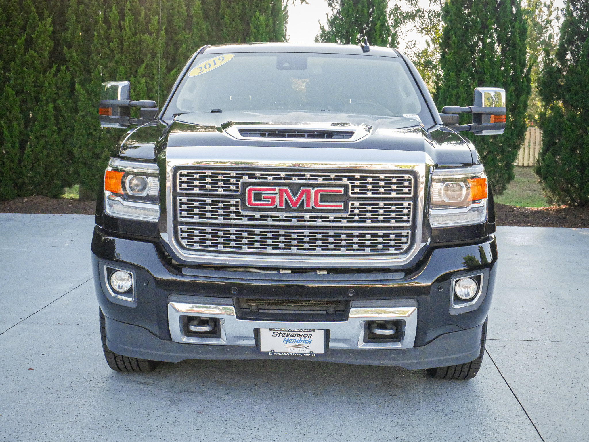 Used 2019 GMC Sierra 2500 Denali w/ Duramax Plus Package AWD/4WD image 3