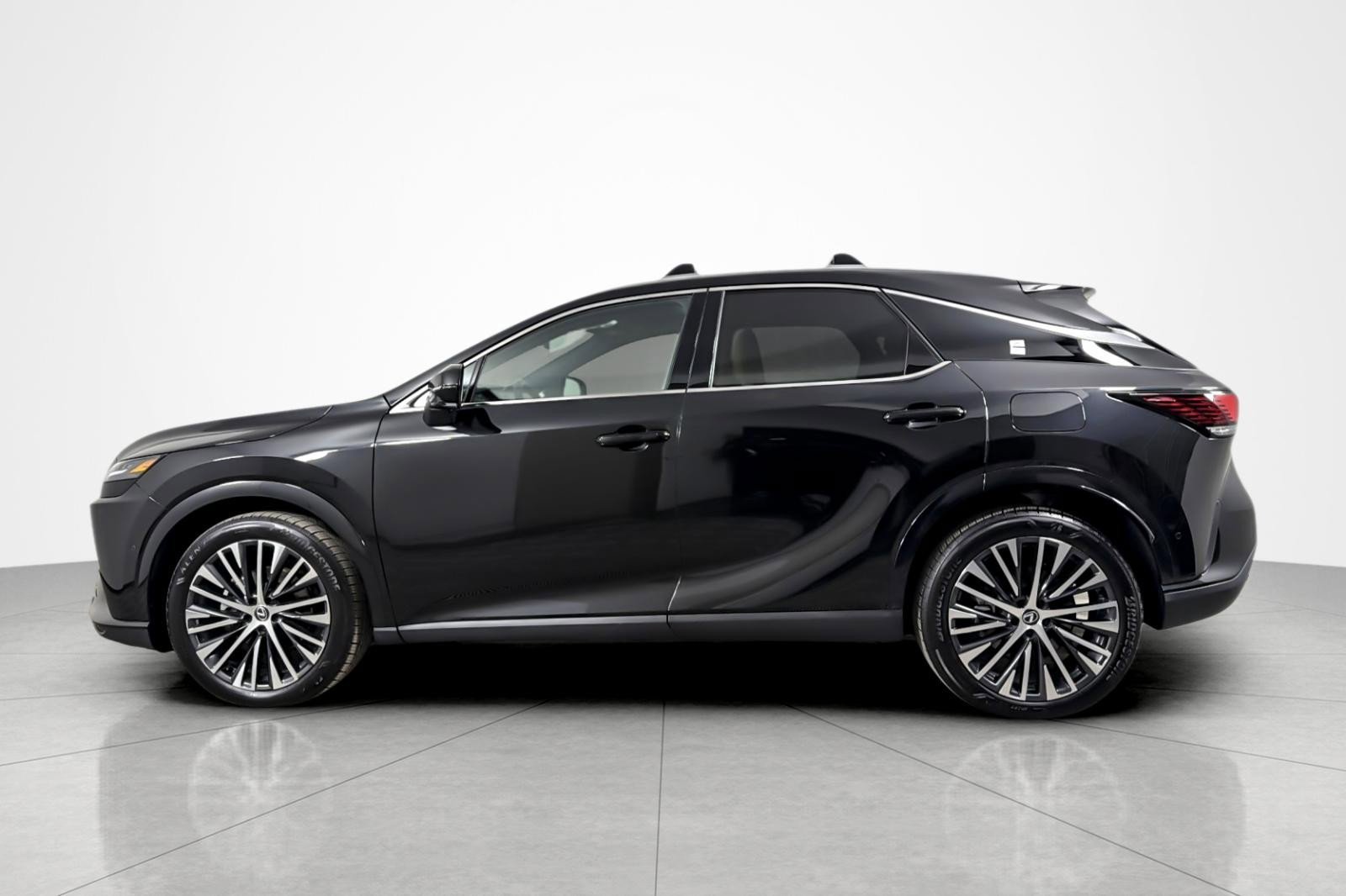 Used 2024 Lexus RX 350 Premium Plus w/ Convenience Package image 2