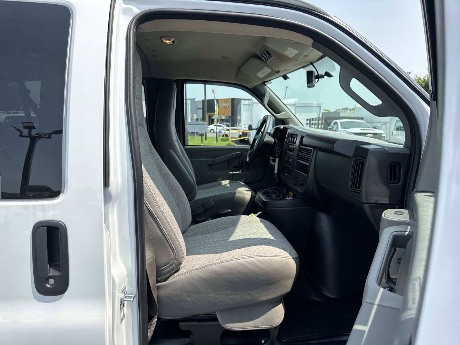 New 2026 Chevrolet Express 3500 LS w/ Chrome Appearance Package RWD image 11