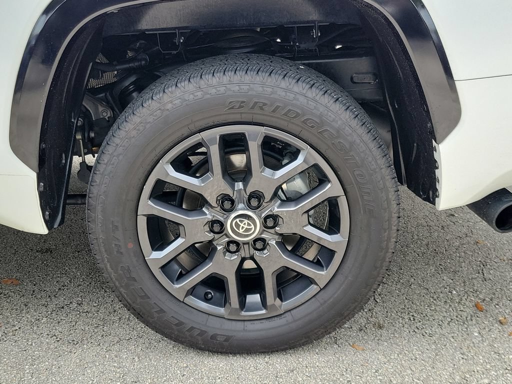 Used 2024 Toyota Tundra Platinum AWD/4WD image 5
