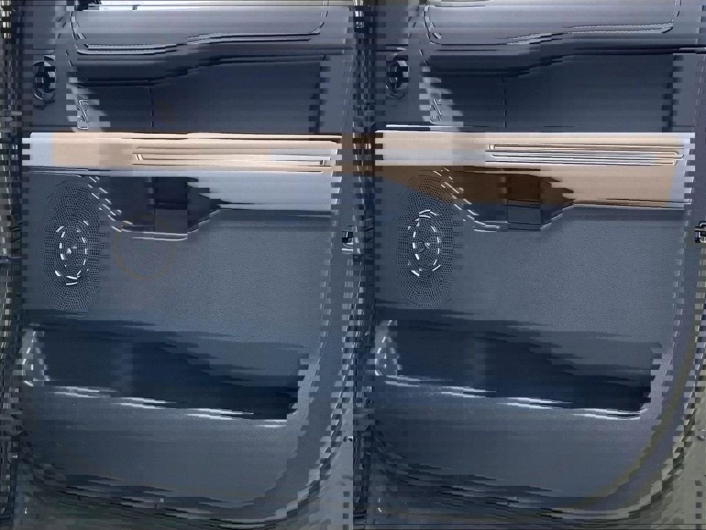 Used 2024 Ford Expedition Limited image 11