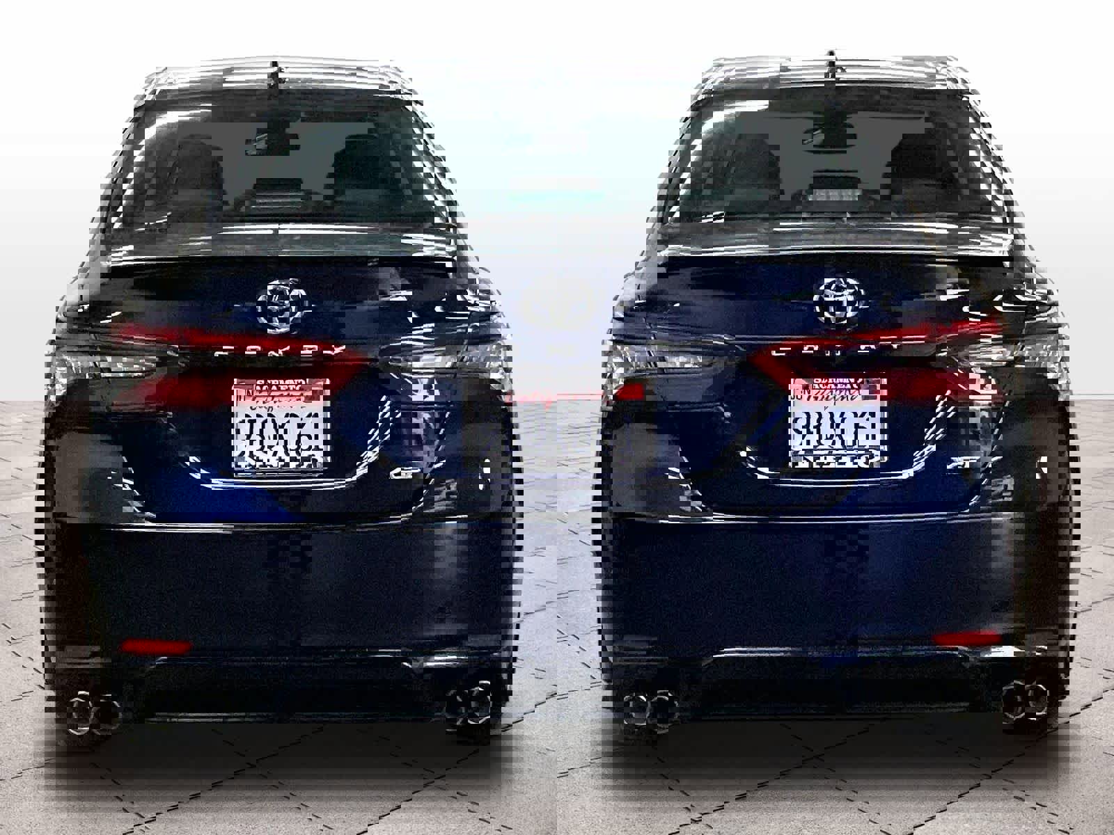 Used 2022 Toyota Camry XSE FWD image 6