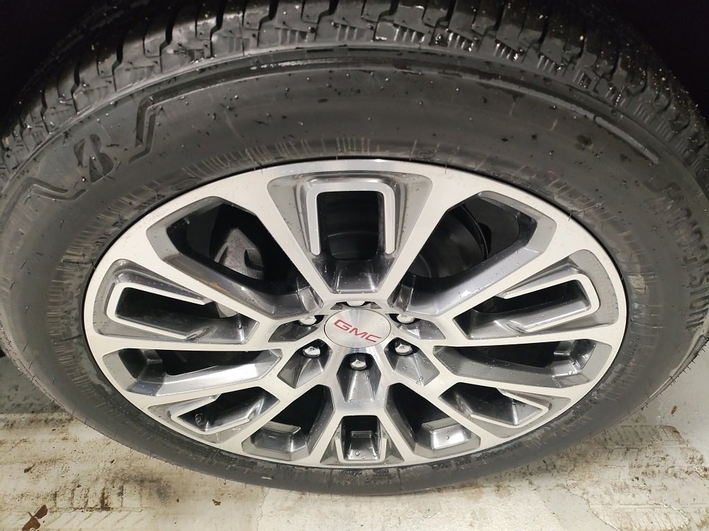 New 2026 GMC Yukon XL Denali w/ Sun & Power Step Package image 4