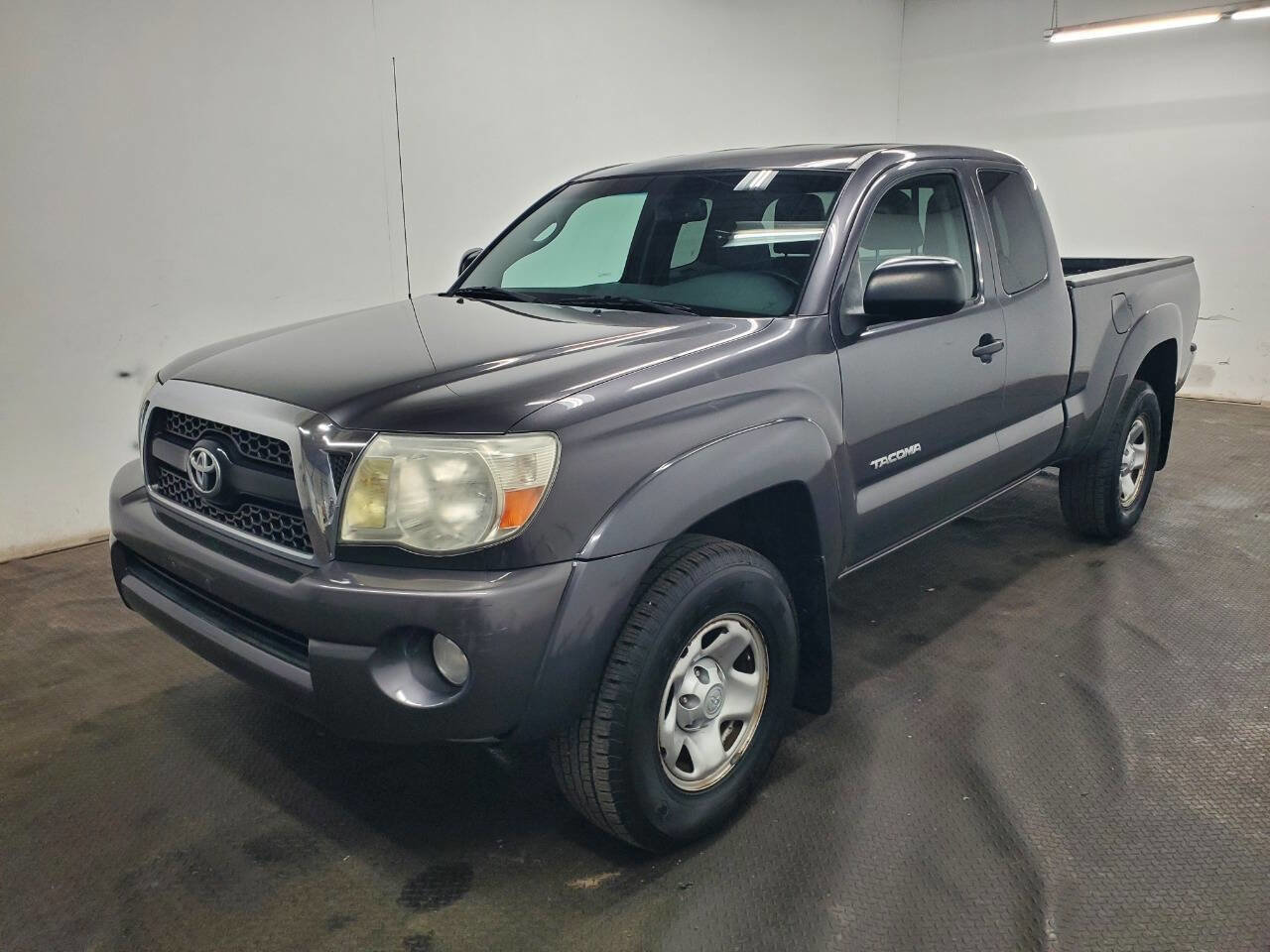 Used 2011 Toyota Tacoma PreRunner w/ SR5 Pkg #2 RWD image 1