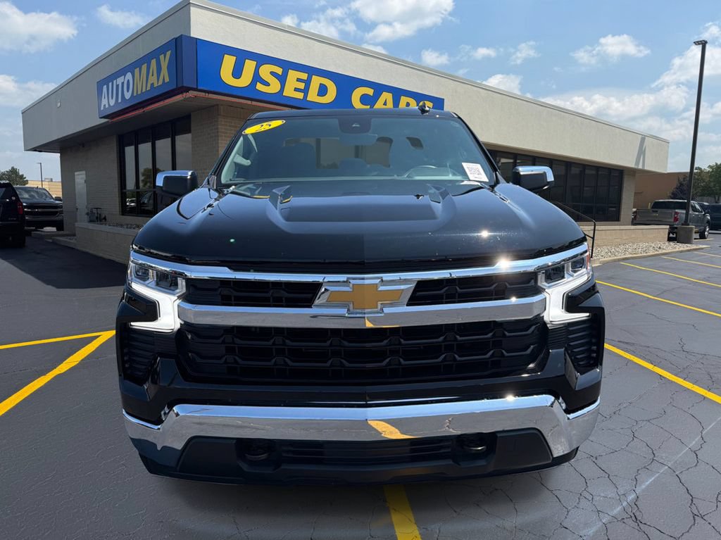 Used 2025 Chevrolet Silverado 1500 LT AWD/4WD image 3
