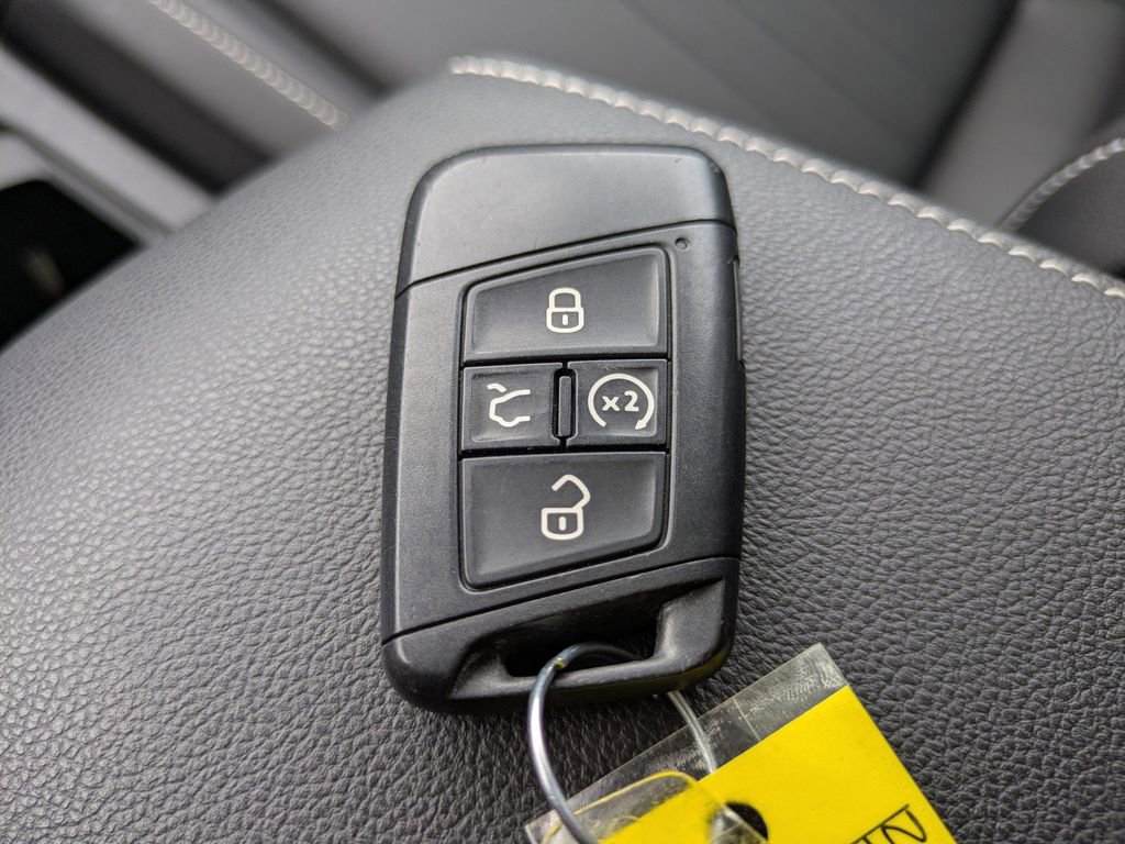 Certified 2022 Volkswagen Tiguan SE image 29