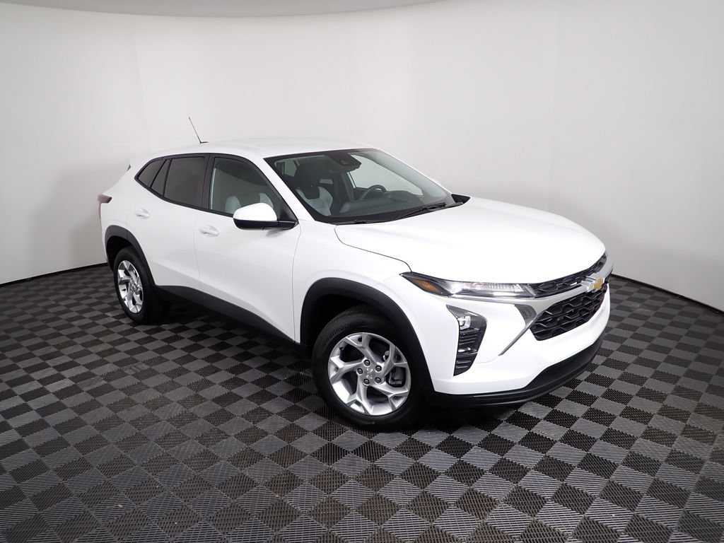New 2026 Chevrolet Trax LS w/ LS Convenience Package FWD image 7