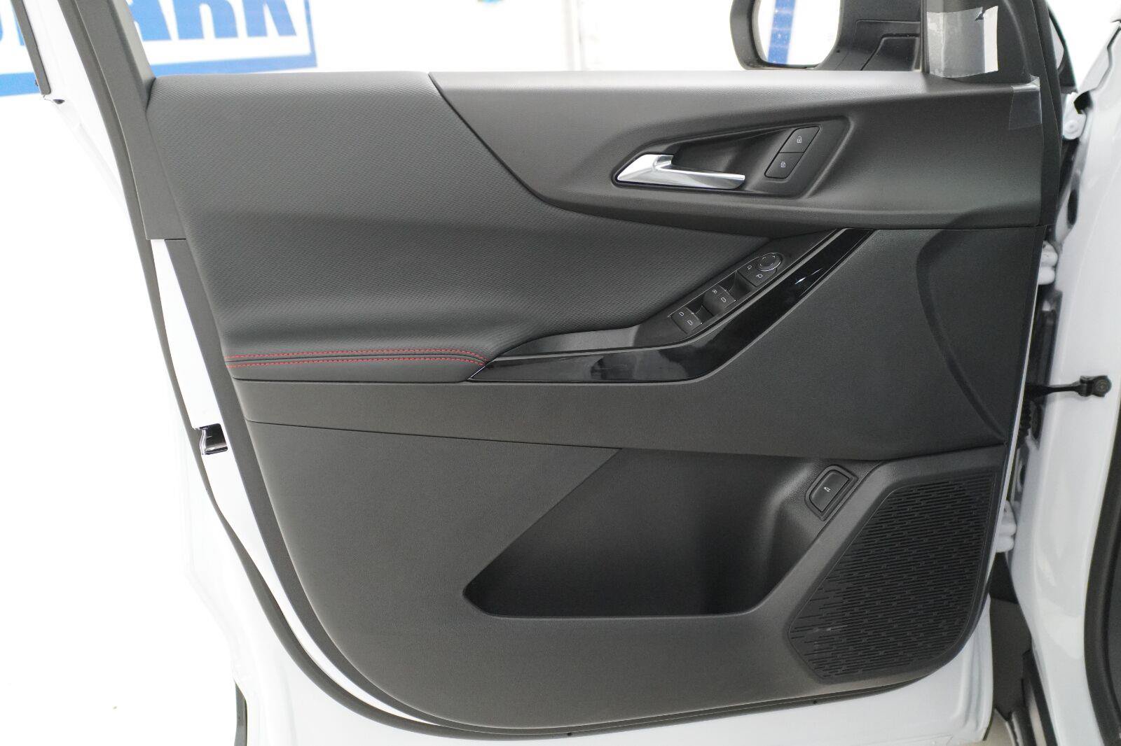 New 2027 Chevrolet Equinox RS w/ LPO, Floor Liner Package FWD image 19