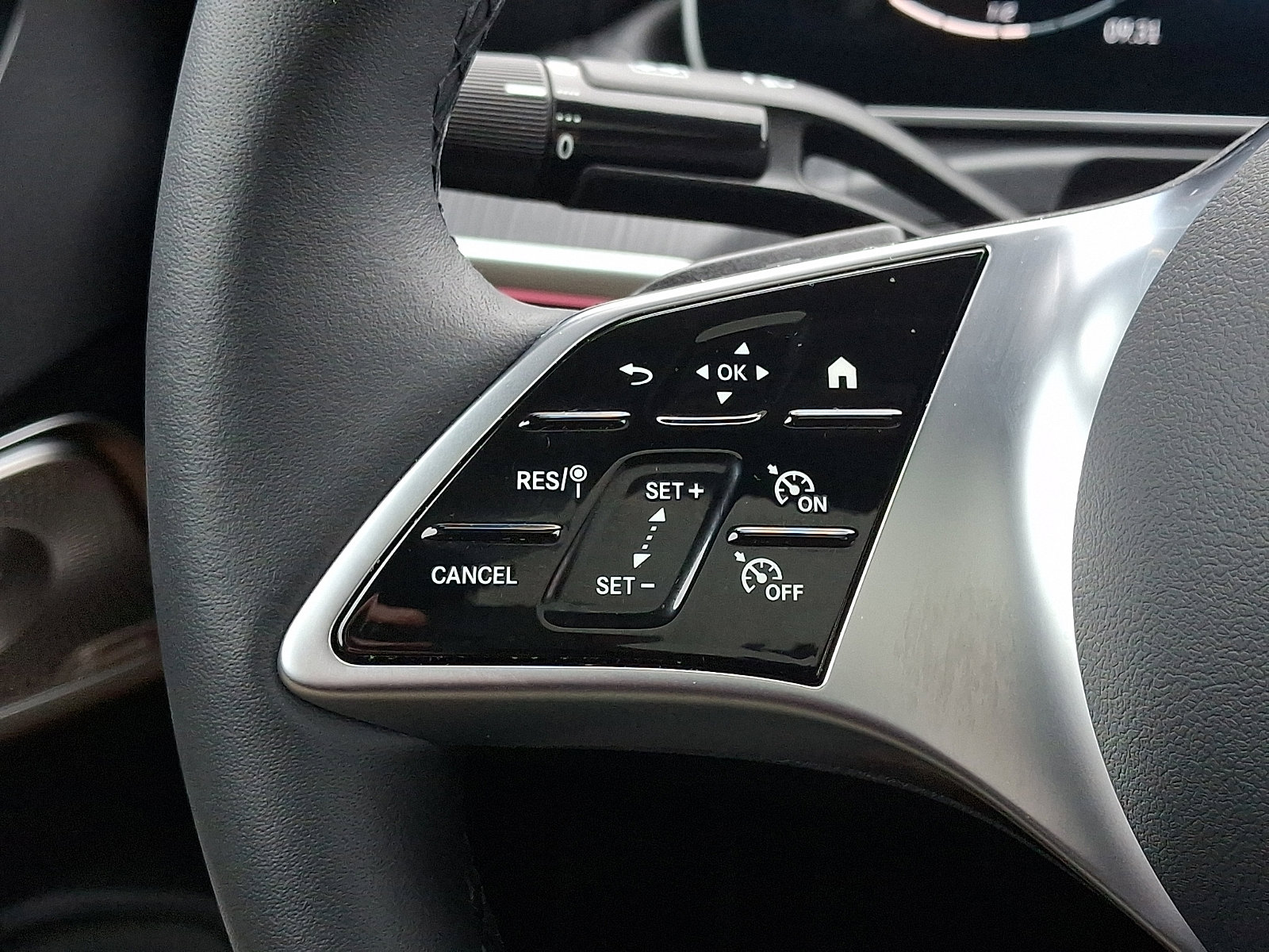 Used 2024 Mercedes-Benz CLE 300 4MATIC Coupe image 23