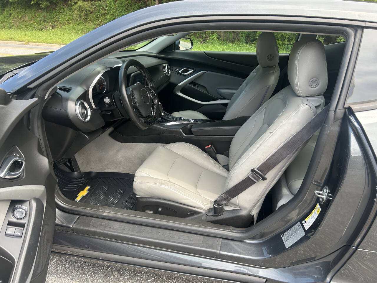 Used 2017 Chevrolet Camaro LT RWD image 25