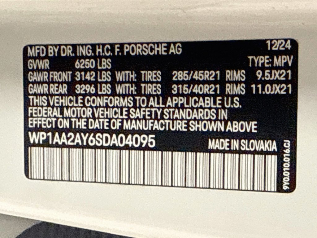 Certified 2025 Porsche Cayenne AWD/4WD image 35