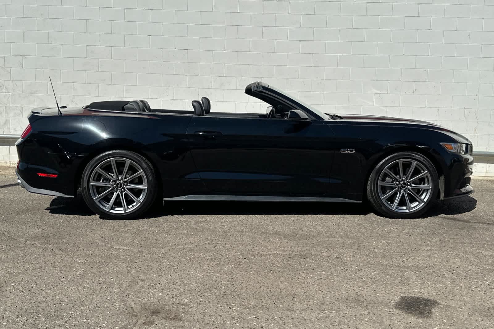 Used 2016 Ford Mustang GT Premium w/ Equipment Group 401A RWD image 9