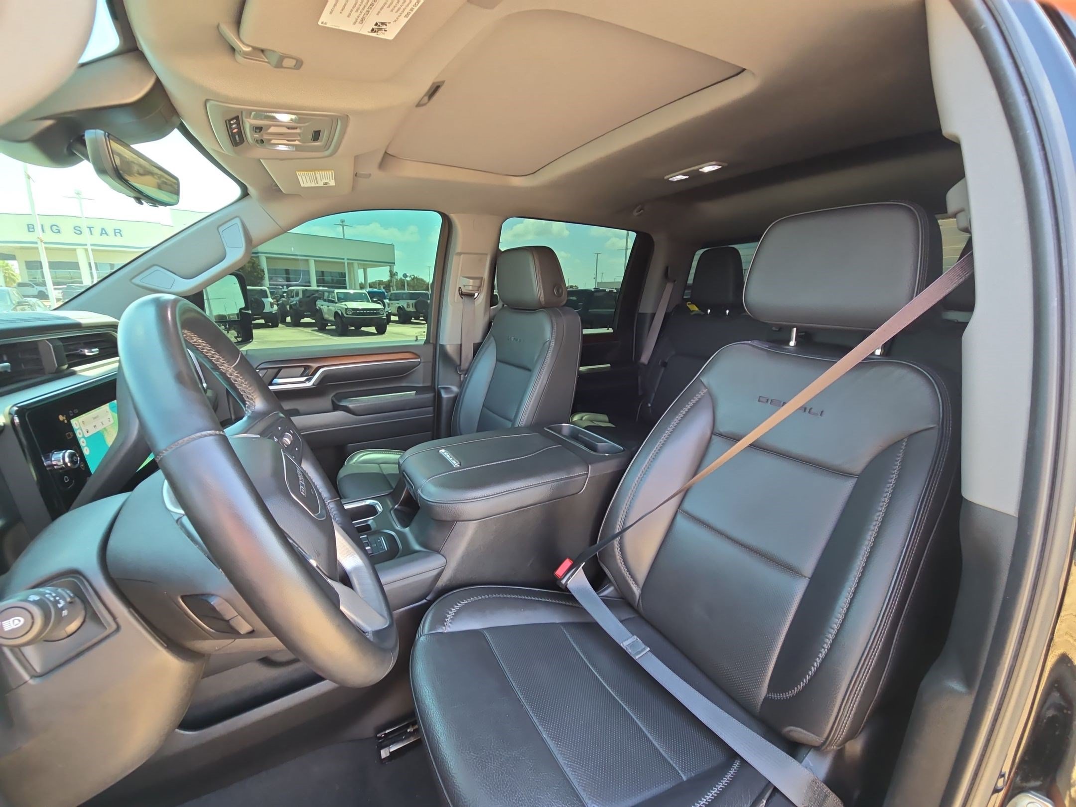 Used 2024 GMC Sierra 2500 Denali w/ Denali Reserve Package AWD/4WD image 17