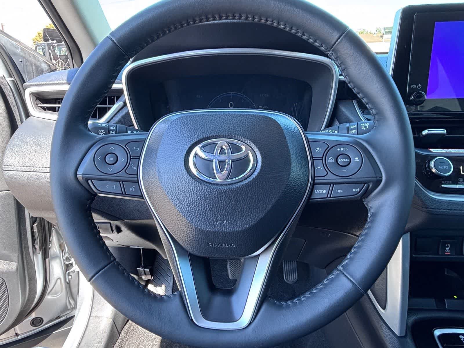 Used 2025 Toyota Corolla Cross XLE w/ Convenience Package FWD image 17