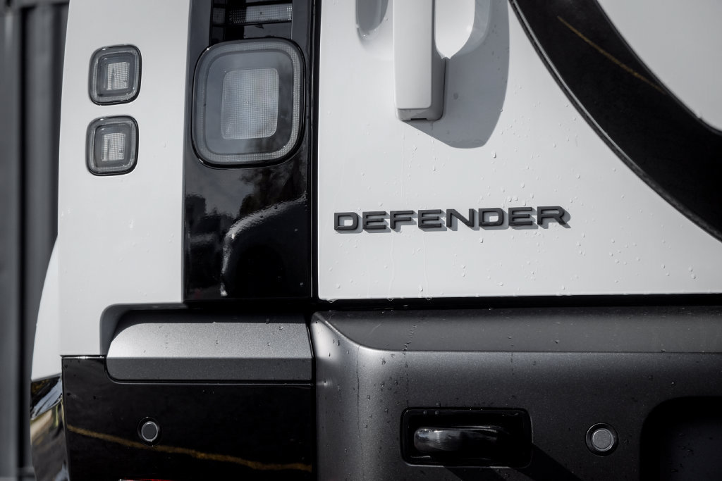New 2026 Land Rover Defender 110 X-Dynamic SE AWD/4WD image 8