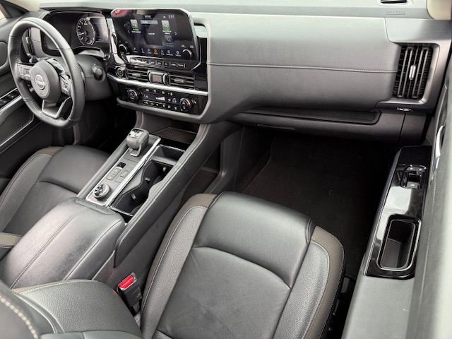 Used 2023 Nissan Pathfinder SL w/ Black Appearance Package image 15