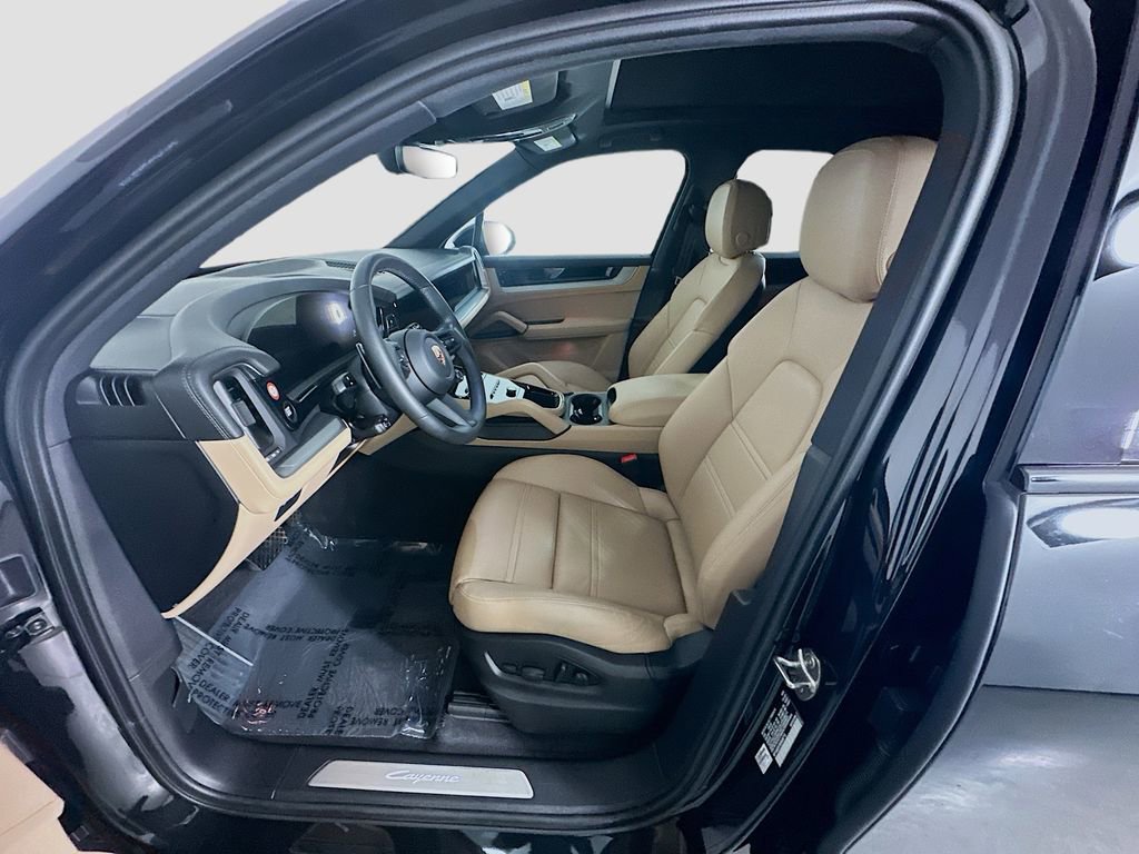Certified 2025 Porsche Cayenne image 5
