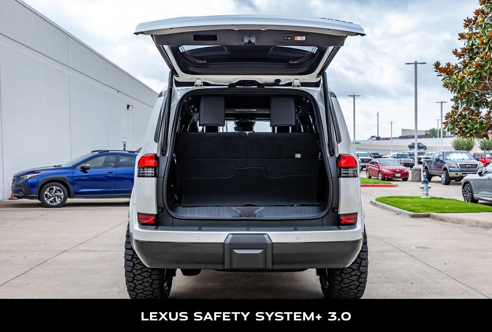Used 2024 Lexus GX 550 w/ Accessory Package (Z1) AWD/4WD image 9
