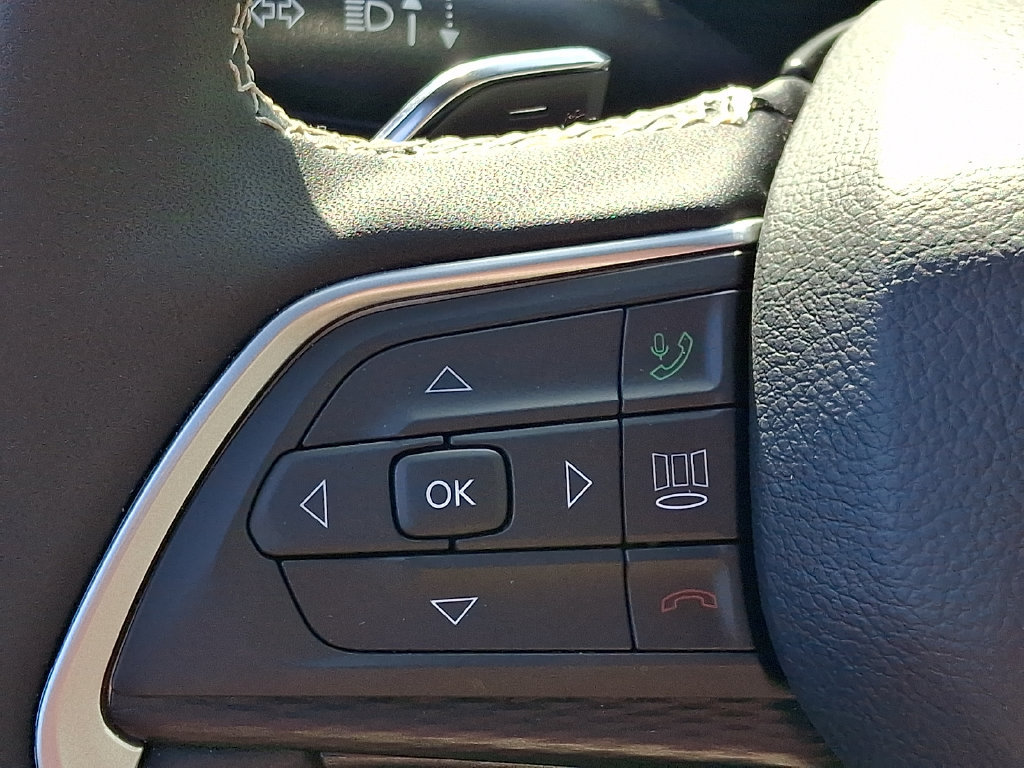 Certified 2025 Jeep Grand Cherokee Laredo w/ Luxury Tech Group I AWD/4WD image 25