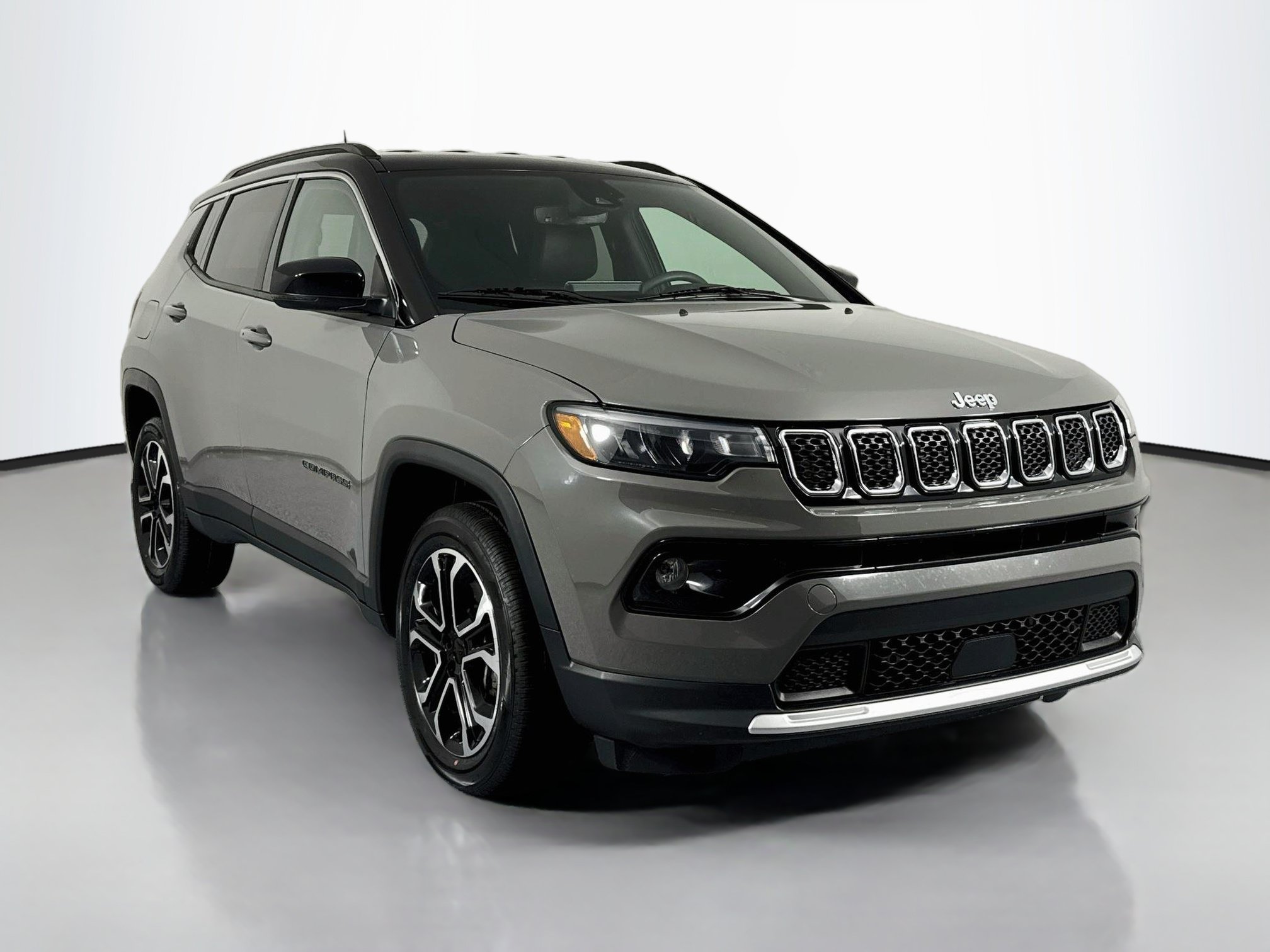 Used 2024 Jeep Compass Limited AWD/4WD image 3
