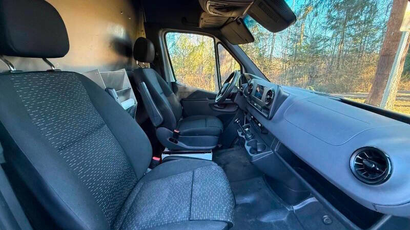 Used 2019 Mercedes-Benz Sprinter 144 image 2