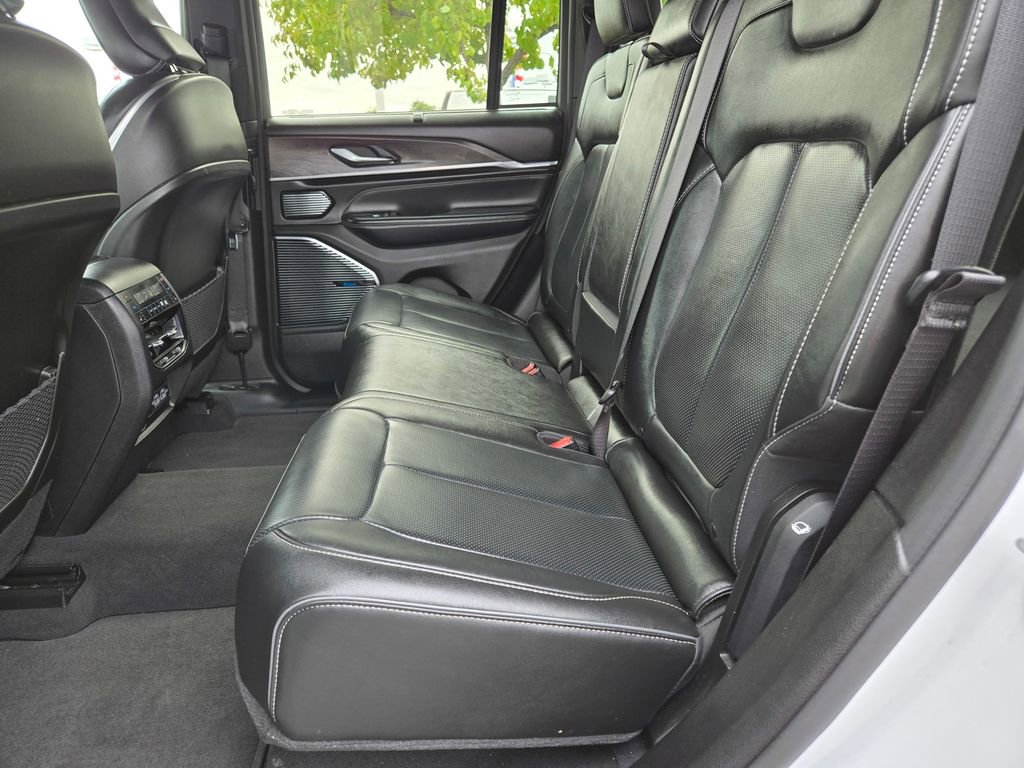 Used 2022 Jeep Grand Cherokee Overland w/ Advanced Protech Group III image 13