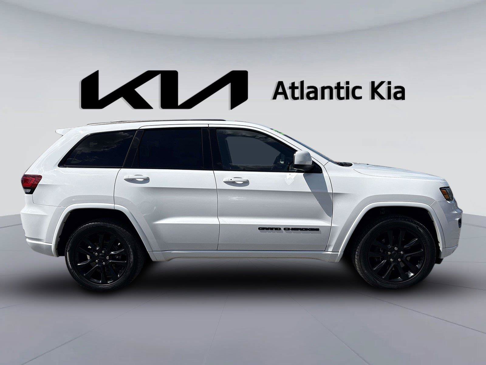 Used 2021 Jeep Grand Cherokee Laredo X AWD/4WD image 5