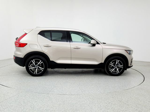 Certified 2023 Volvo XC40 B5 Plus image 4