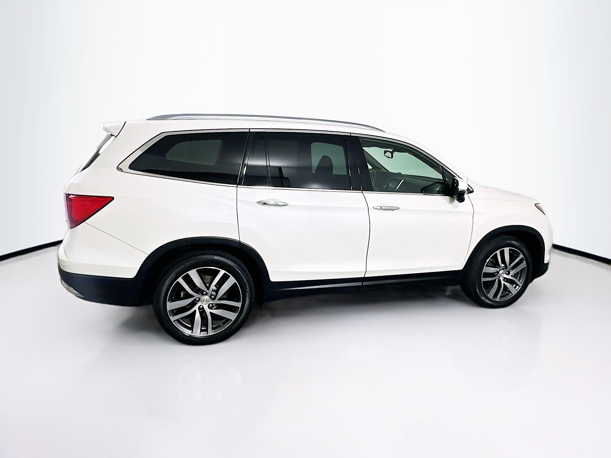 Used 2016 Honda Pilot Touring image 10