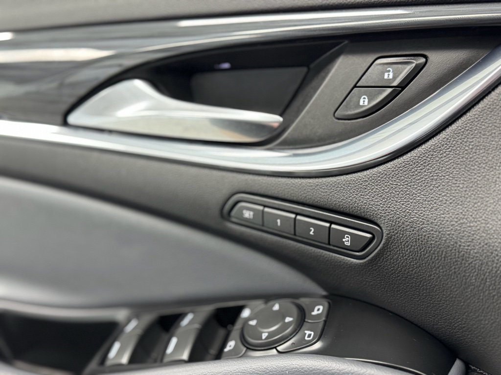 Used 2024 Buick Enclave Premium image 18