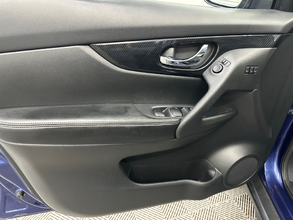 Used 2020 Nissan Rogue SL w/ Premium Package AWD/4WD image 11
