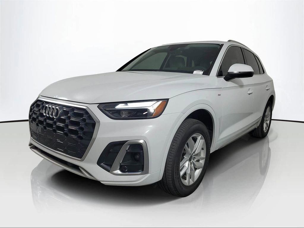 Used 2024 Audi Q5 2.0T Premium w/ Convenience Package image 3