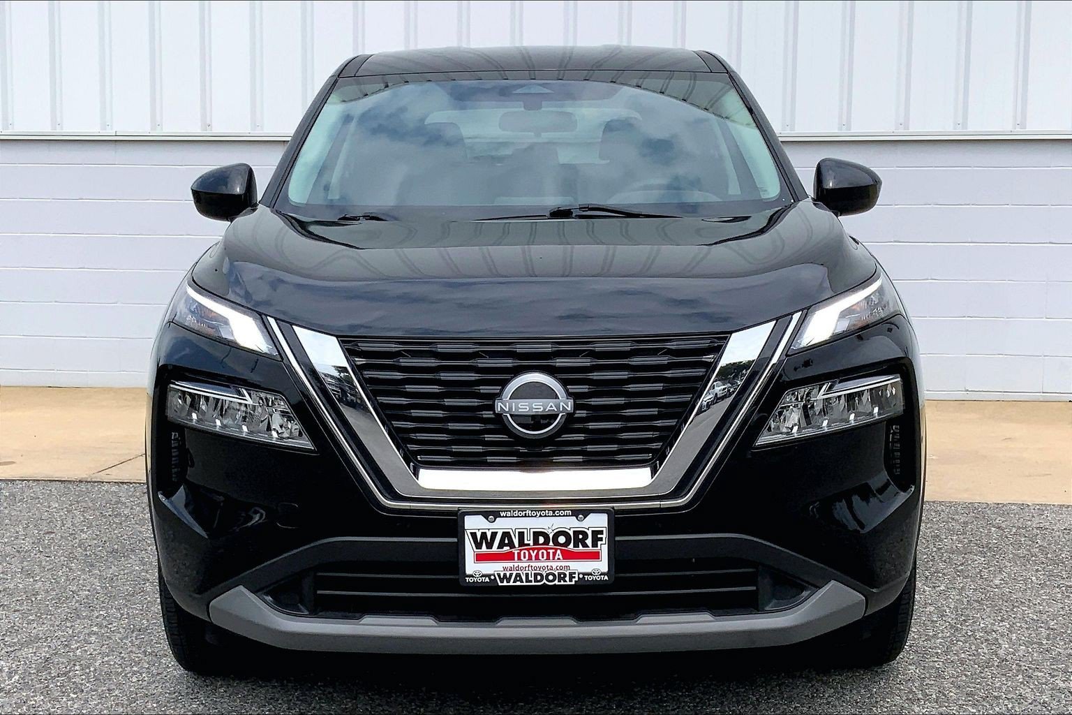 Used 2023 Nissan Rogue SV AWD/4WD image 3