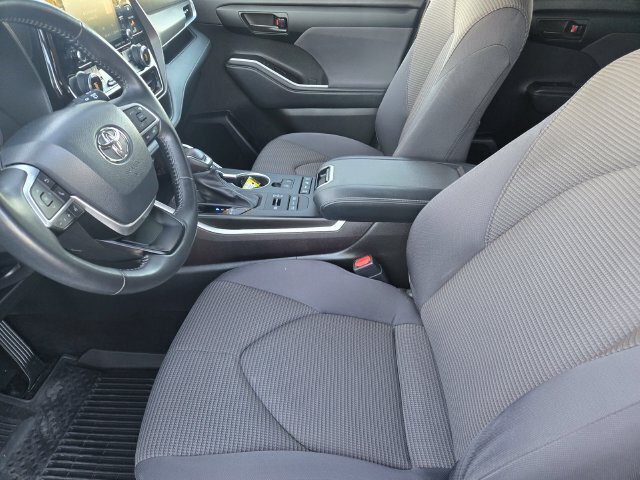 Certified 2022 Toyota Highlander LE AWD/4WD image 18