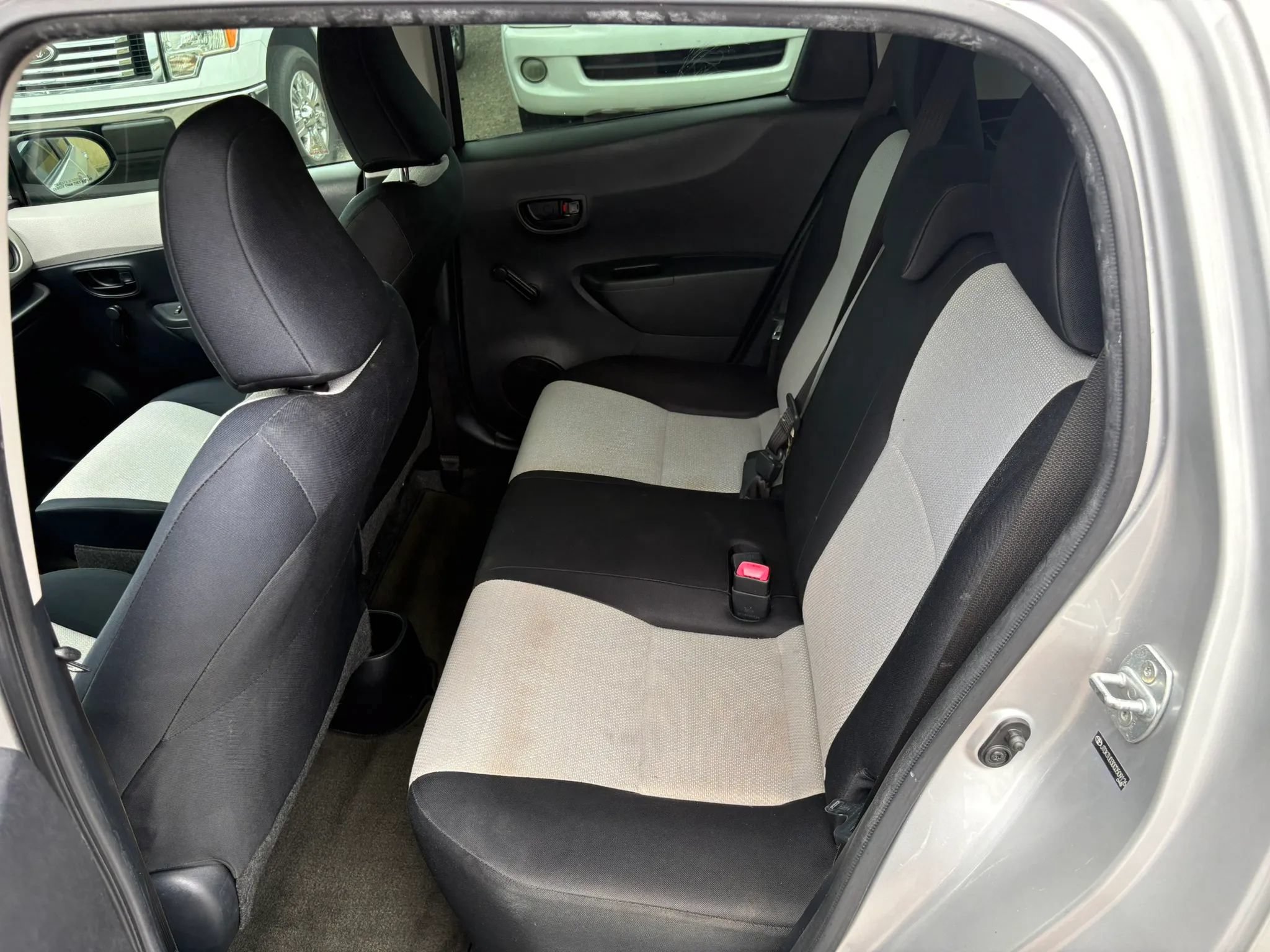 Used 2012 Toyota Yaris SE FWD image 6
