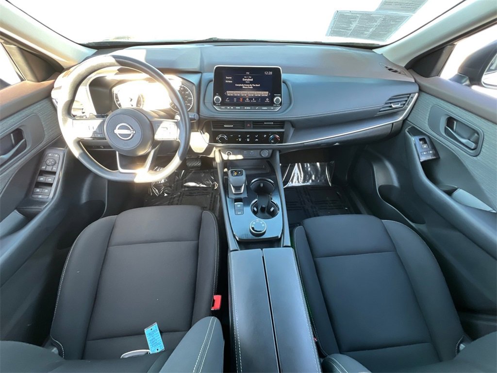 Used 2023 Nissan Rogue S image 8