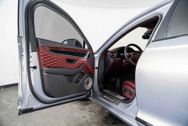Used 2022 Bentley Flying Spur W12 image 18