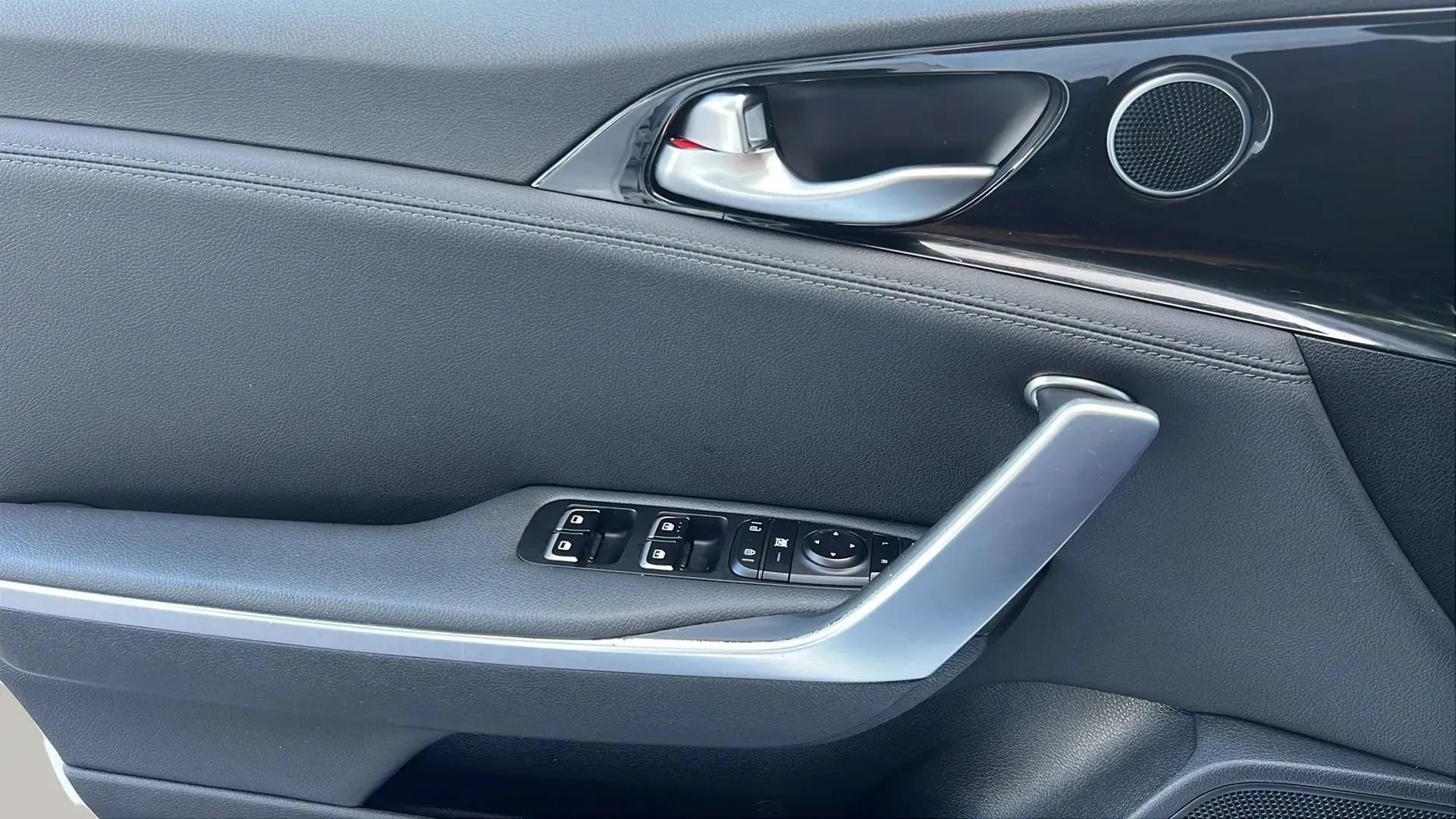 Used 2018 Kia Stinger RWD image 40