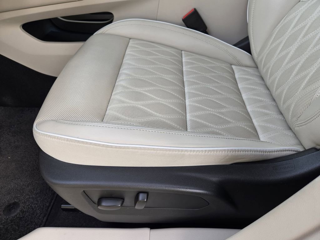 Used 2022 Buick Envision Avenir w/ Technology Package II image 21