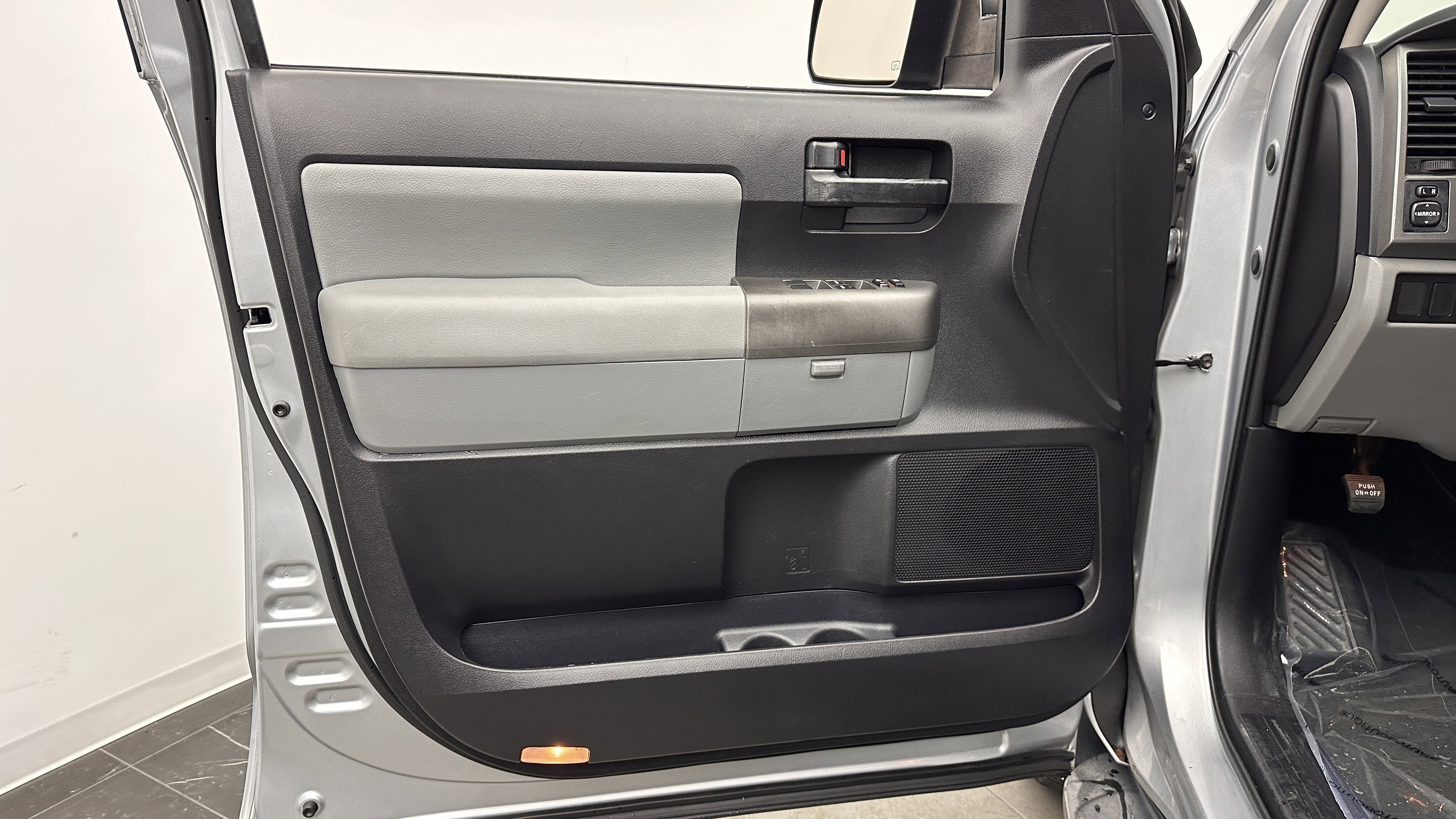 Used 2016 Toyota Sequoia SR5 image 8