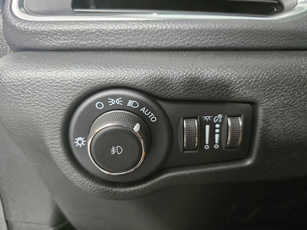 Used 2022 Chrysler Pacifica Pinnacle FWD image 20