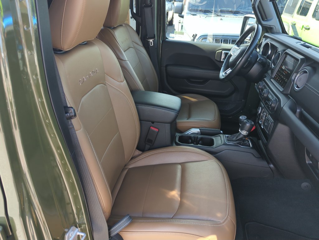 Used 2022 Jeep Wrangler Unlimited Sahara AWD/4WD image 33