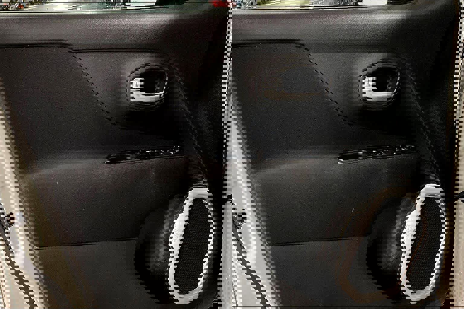 Used 2019 Jeep Renegade Latitude image 19