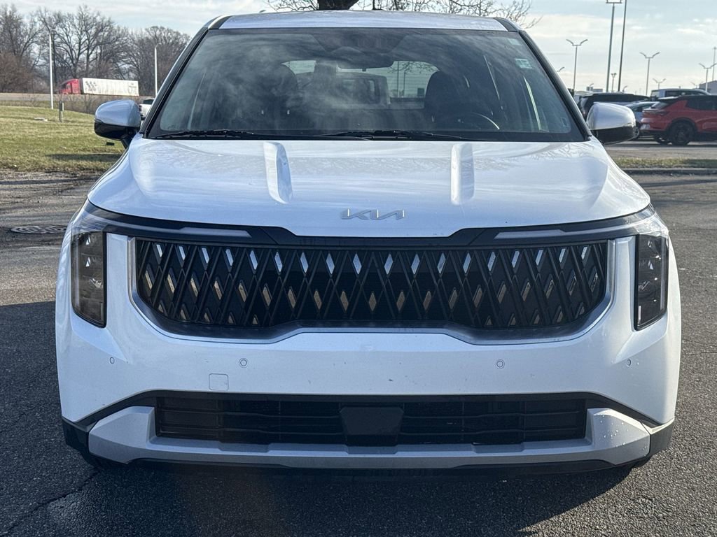 Used 2025 Kia Carnival image 3