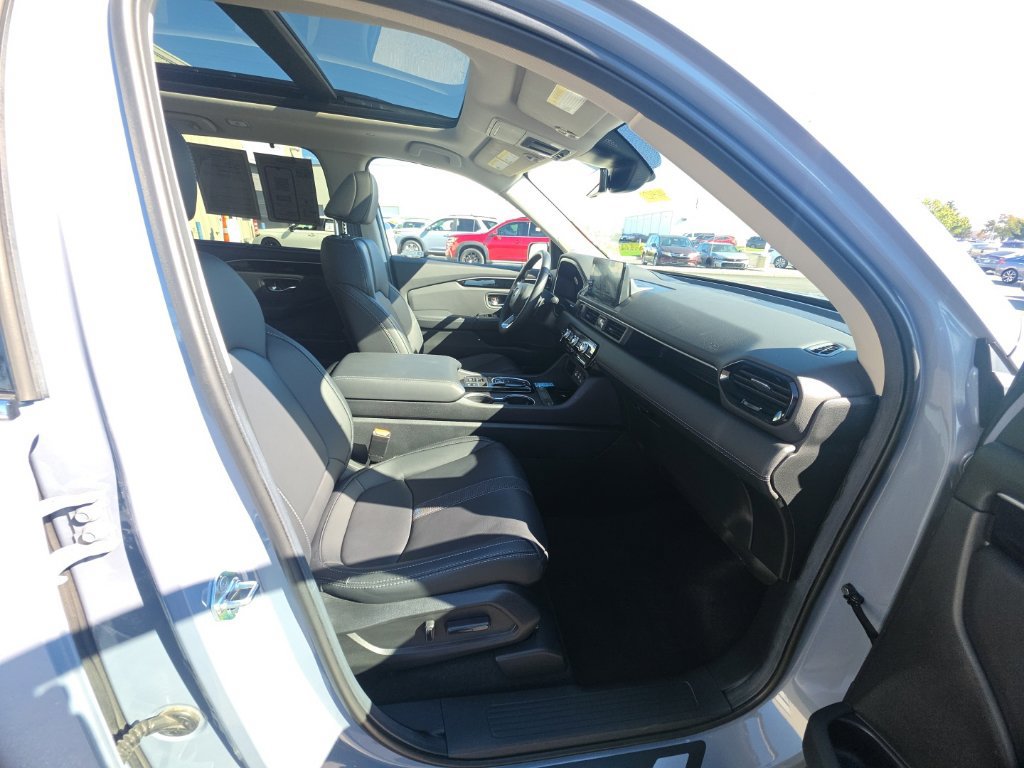 Used 2025 Honda Pilot Touring image 36