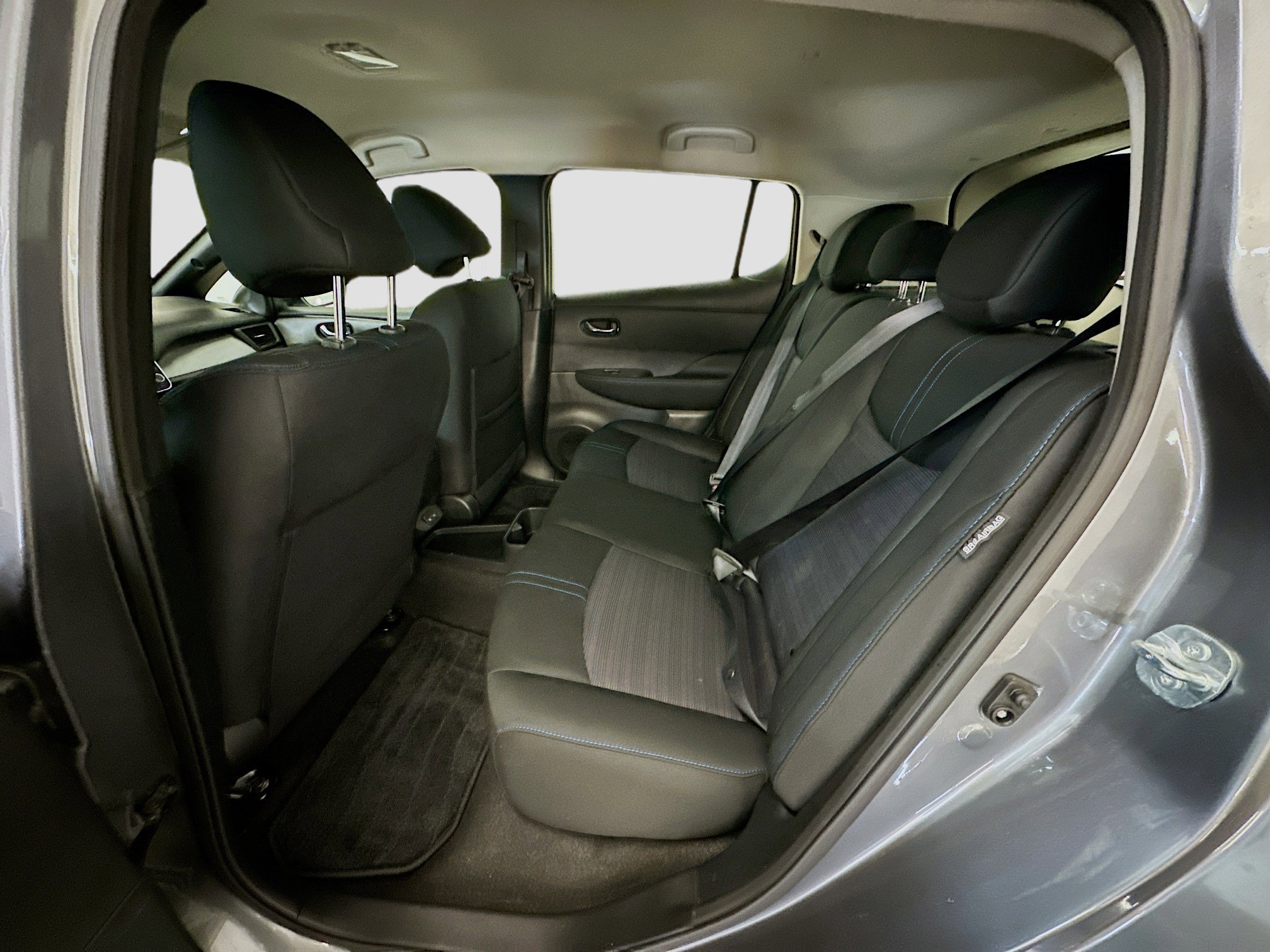 Used 2025 Nissan Leaf S image 28