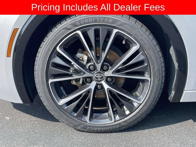 Used 2024 Toyota Prius XLE FWD image 9