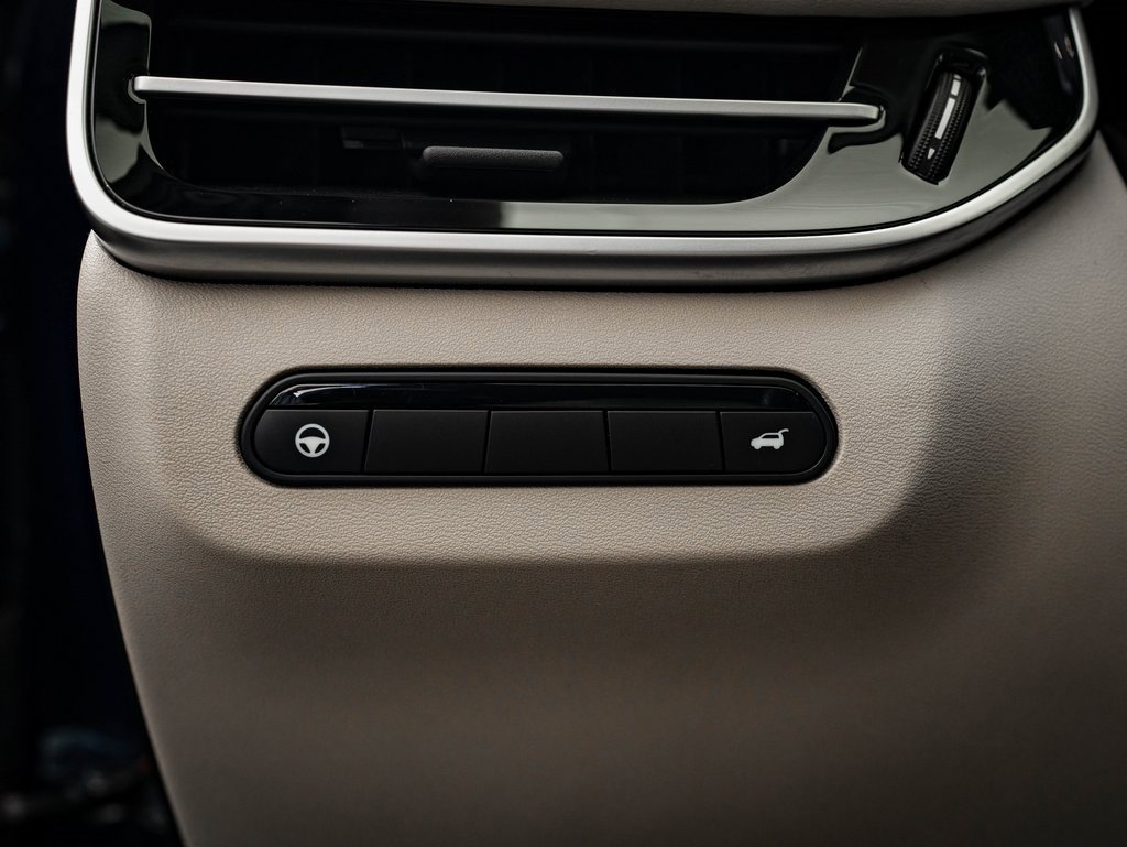 Used 2023 INFINITI QX60 Luxe image 42