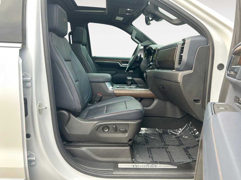 Used 2024 Chevrolet Silverado 1500 High Country w/ Technology Package image 10